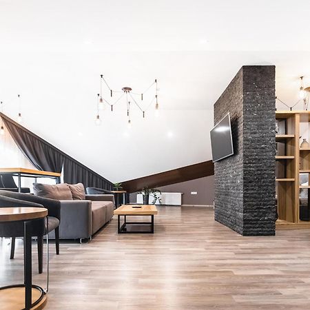 Geography Hotel Veresneve Luaran gambar