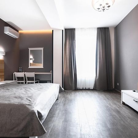 Geography Hotel Veresneve Luaran gambar