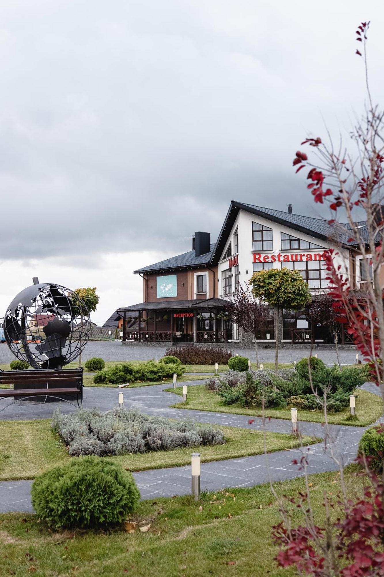 Geography Hotel Veresneve Luaran gambar