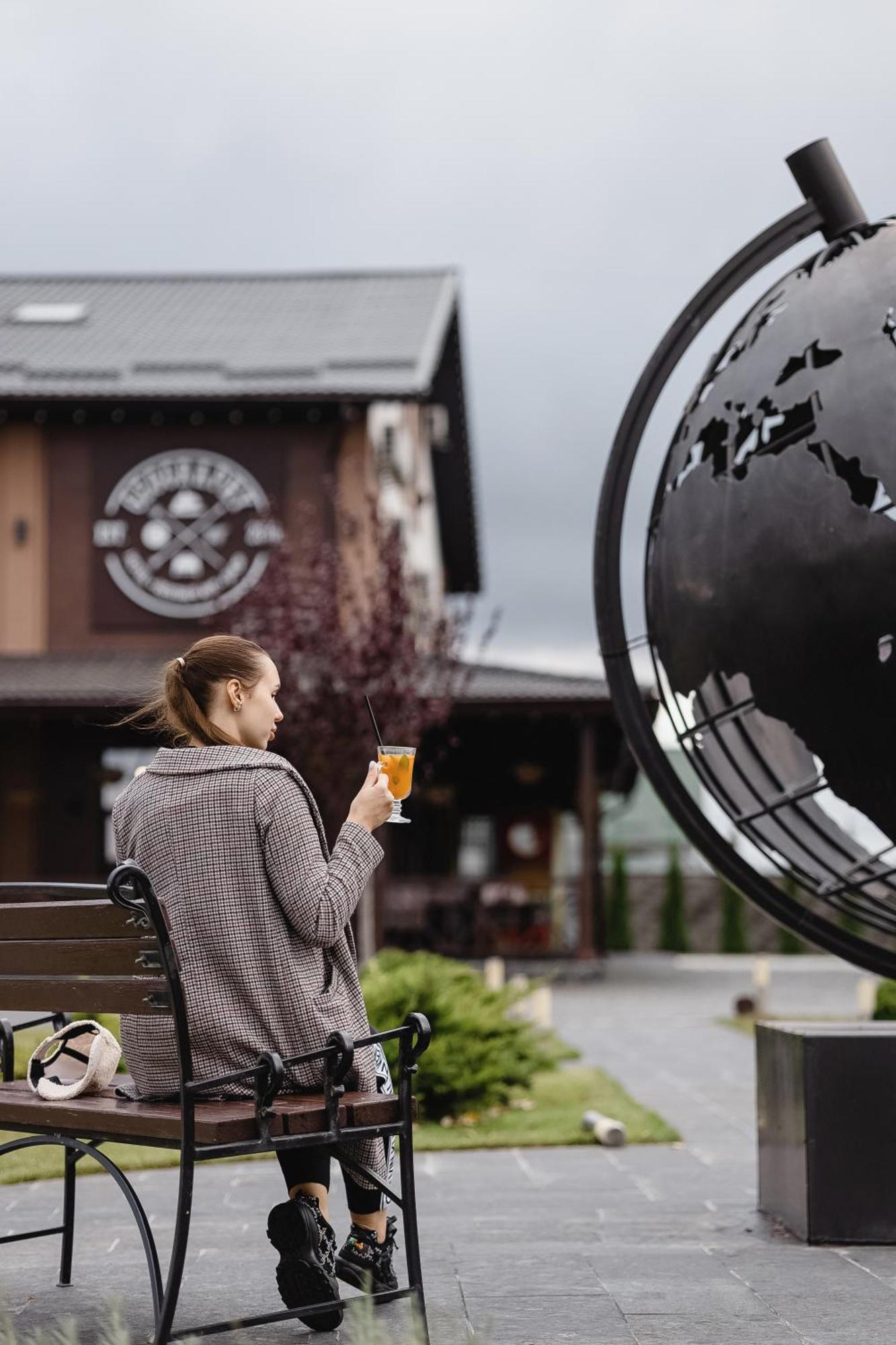 Geography Hotel Veresneve Luaran gambar