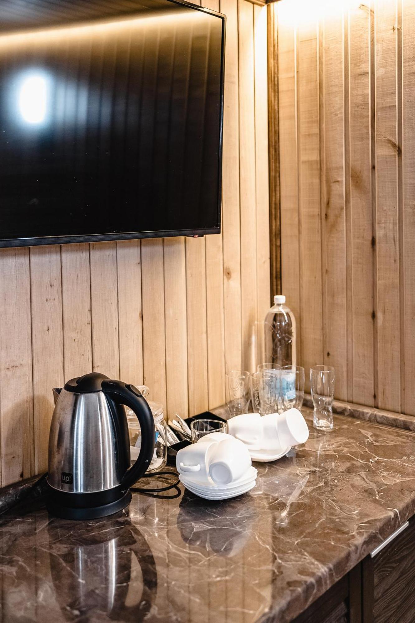 Geography Hotel Veresneve Luaran gambar