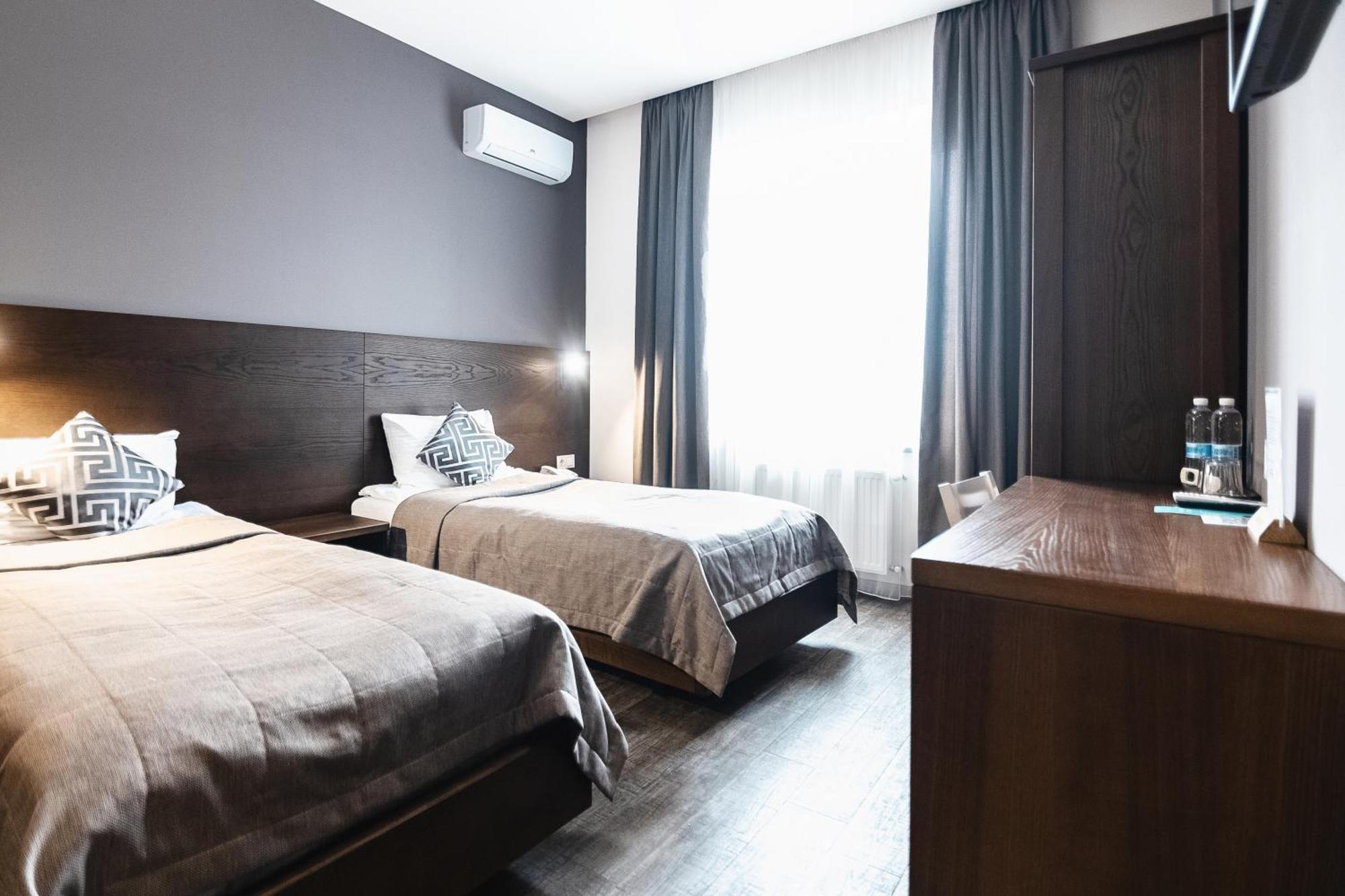 Geography Hotel Veresneve Luaran gambar