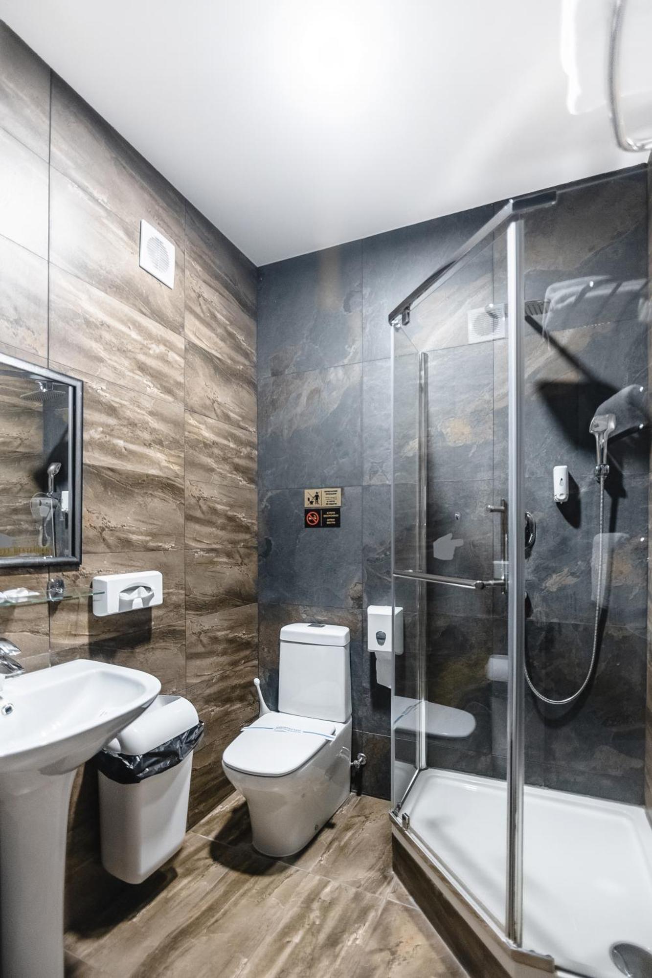 Geography Hotel Veresneve Luaran gambar