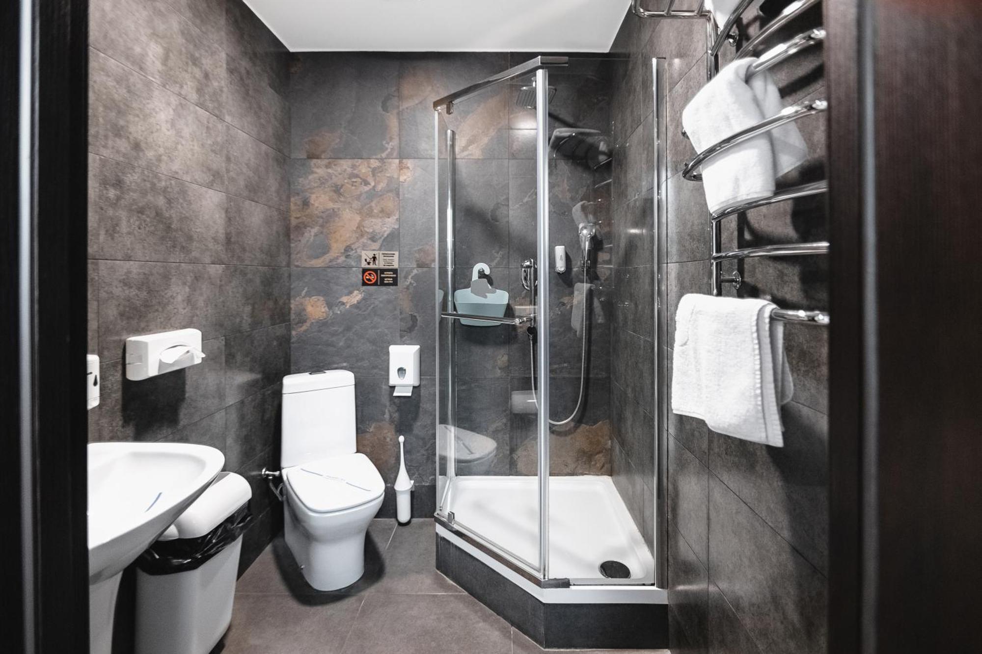 Geography Hotel Veresneve Luaran gambar