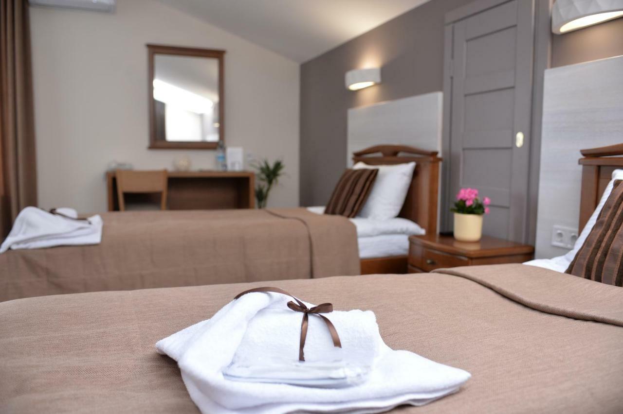 Geography Hotel Veresneve Luaran gambar