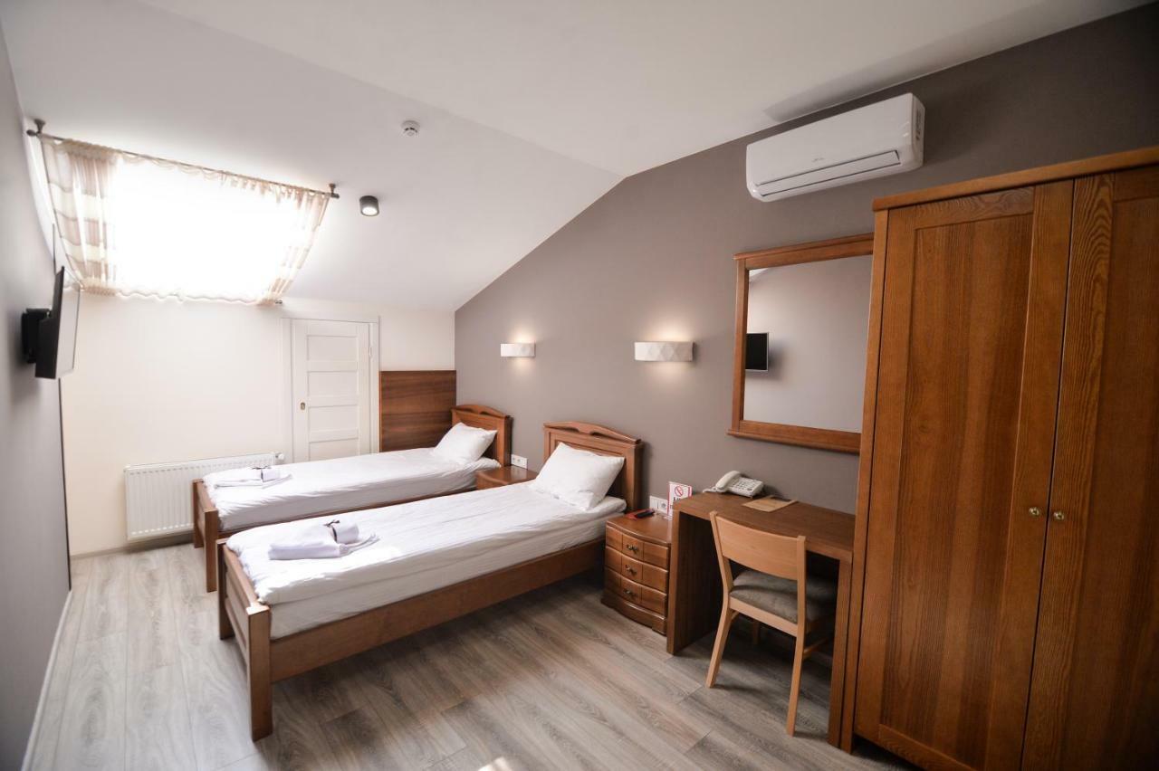Geography Hotel Veresneve Luaran gambar