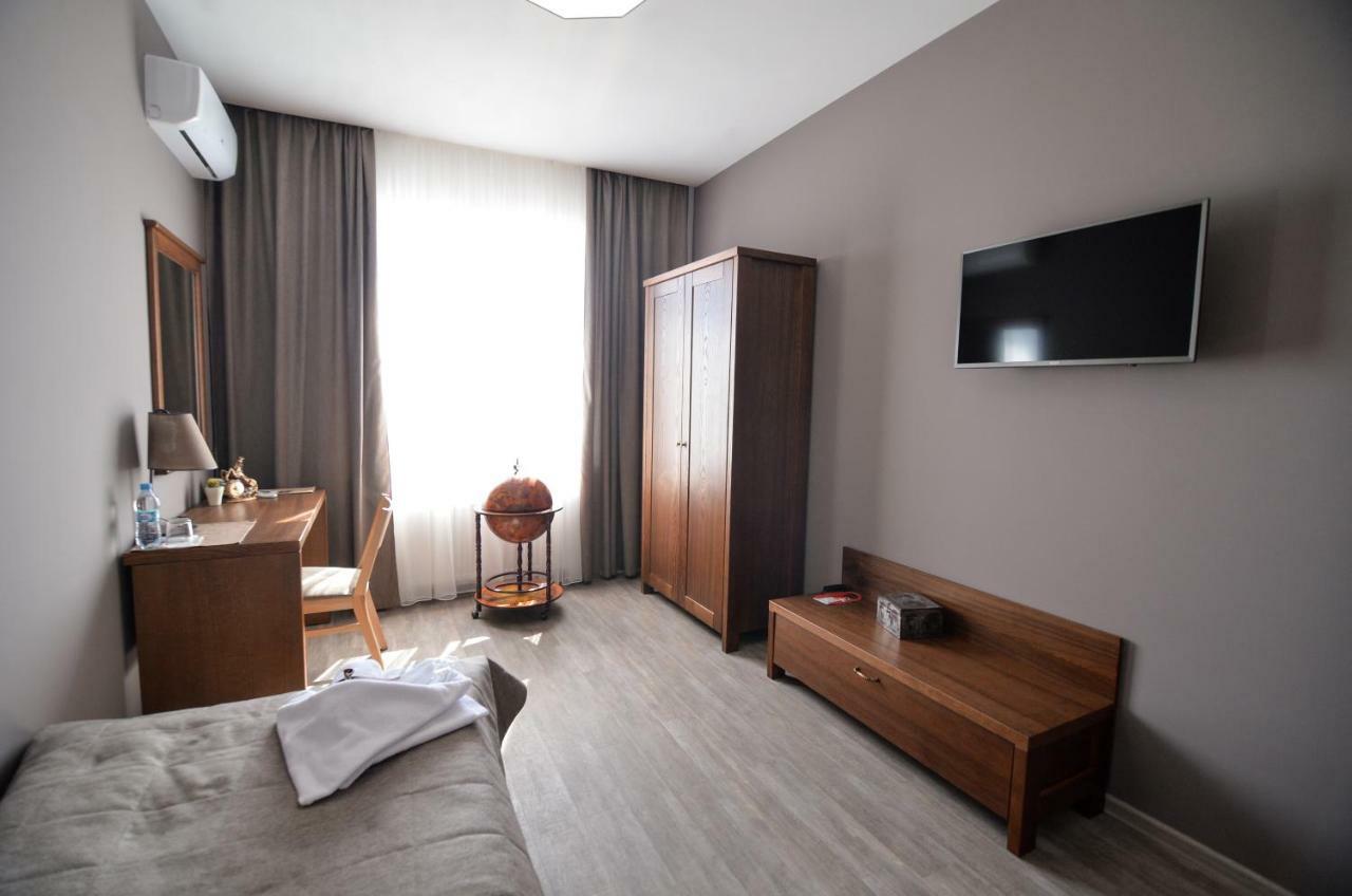 Geography Hotel Veresneve Luaran gambar