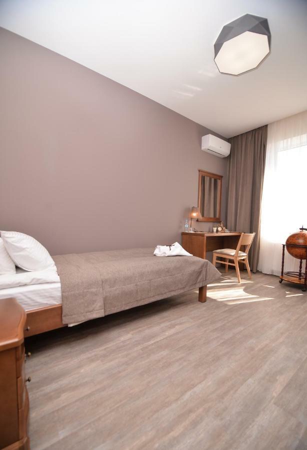 Geography Hotel Veresneve Luaran gambar