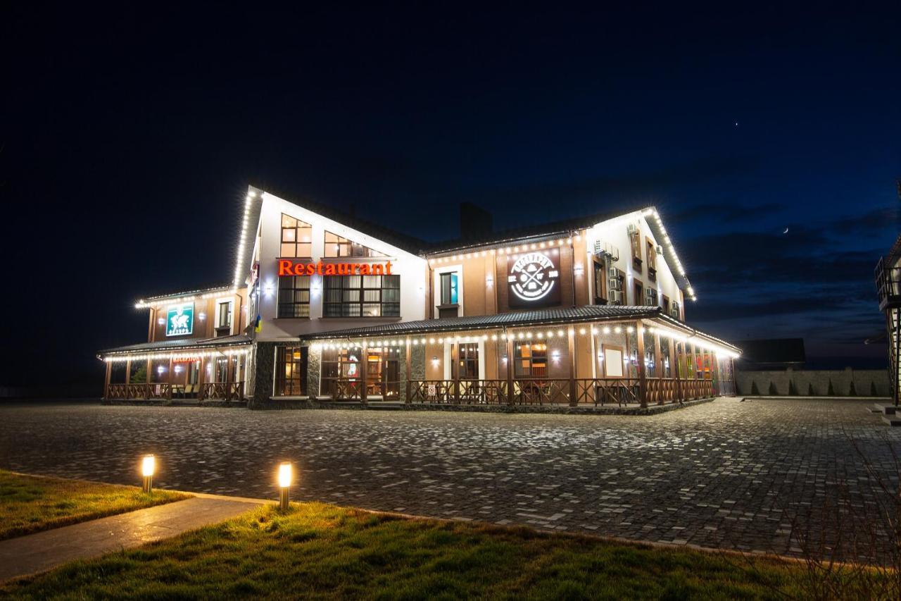 Geography Hotel Veresneve Luaran gambar