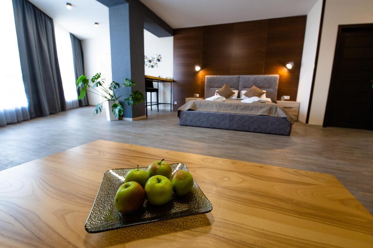 Geography Hotel Veresneve Luaran gambar