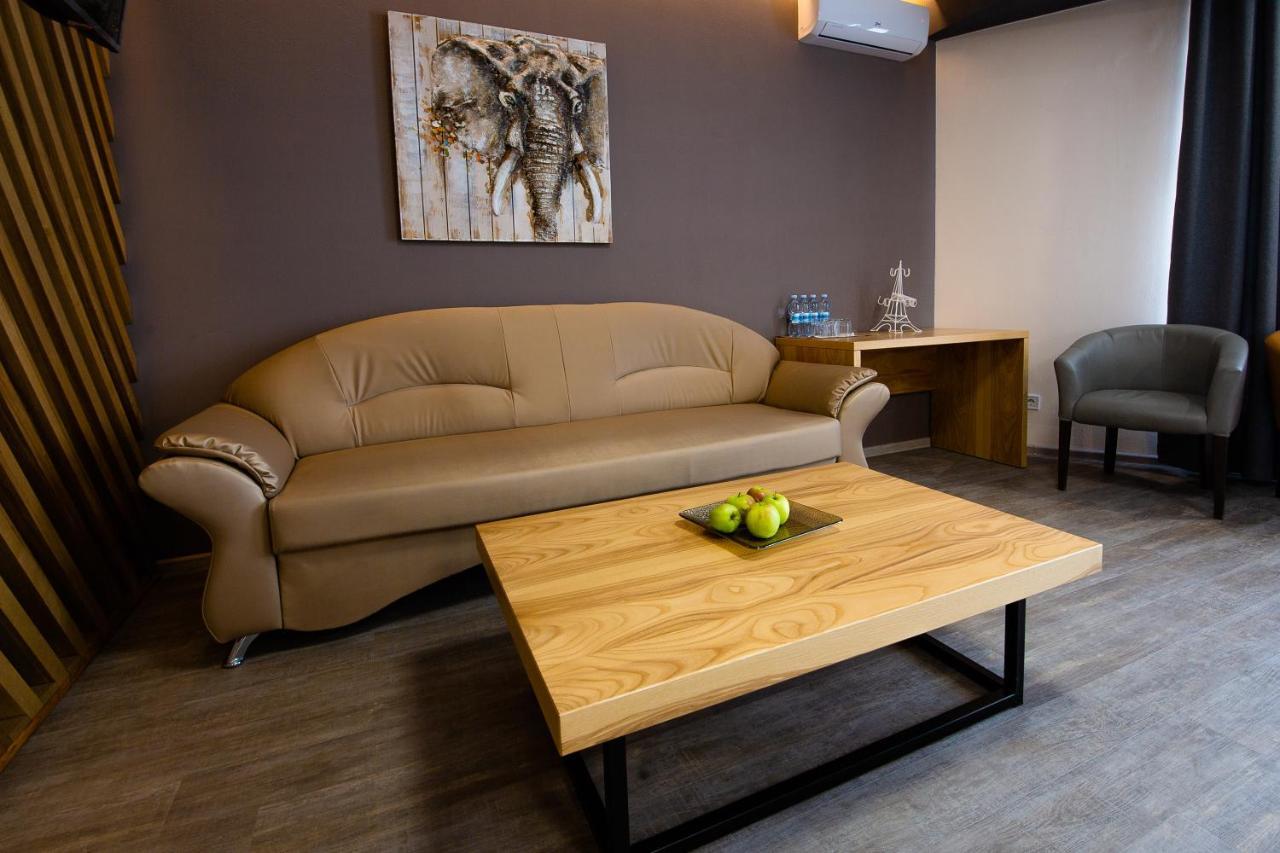 Geography Hotel Veresneve Luaran gambar